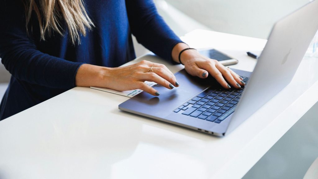 Marketing para advogados: como atrair clientes com estratégia e conformidade